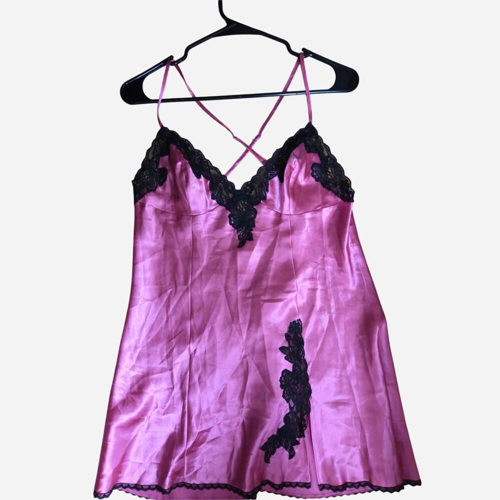 Y2k Frederick's of Hollywood Women's Black and Pink lingerie slip with slit